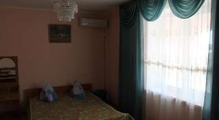 Гостиница Guest house Faro Судак Двухместный номер с 1 кроватью или 2 отдельными кроватями -2